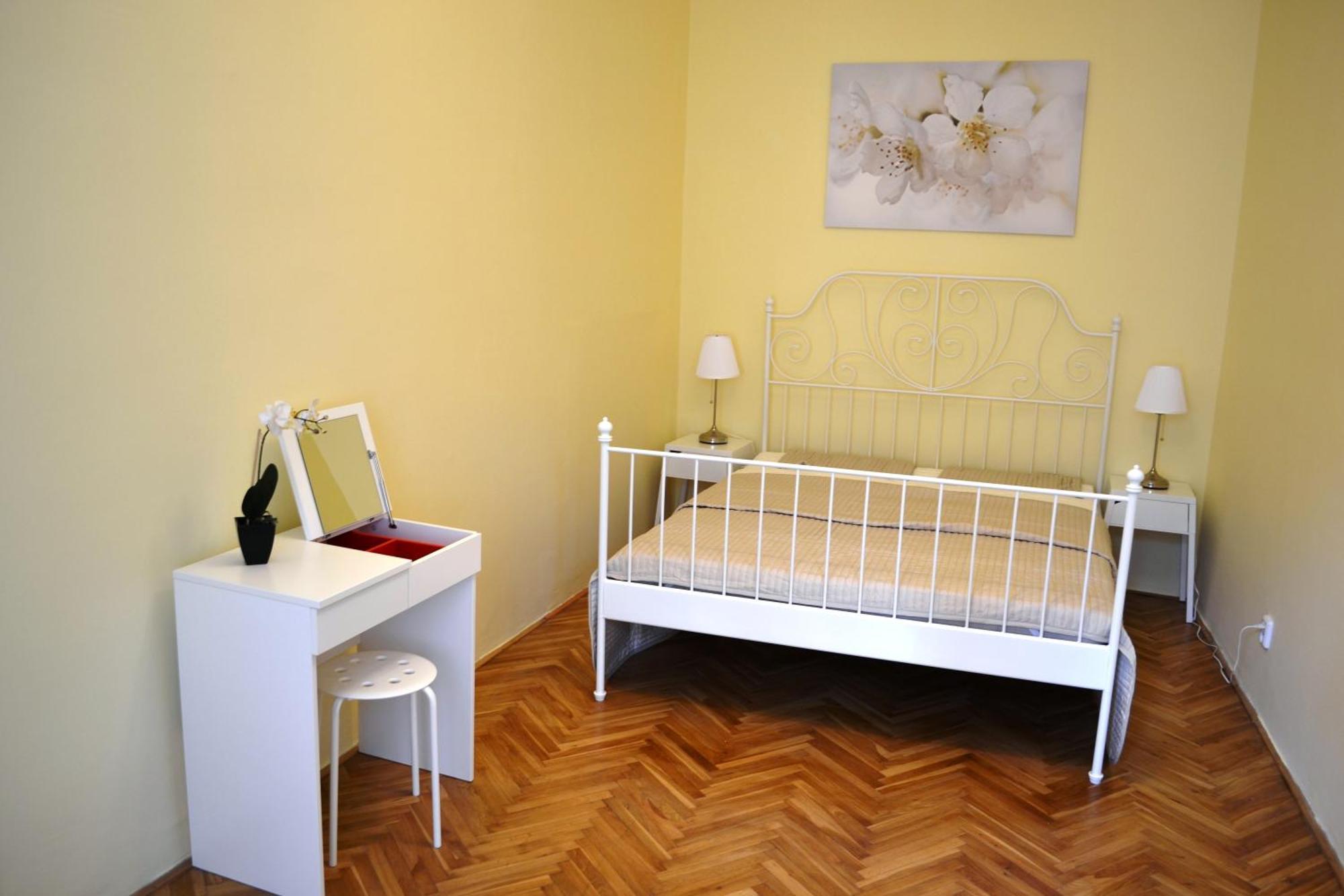 Sunflower 2Bdr Flat By Ruterra Prague Exterior photo