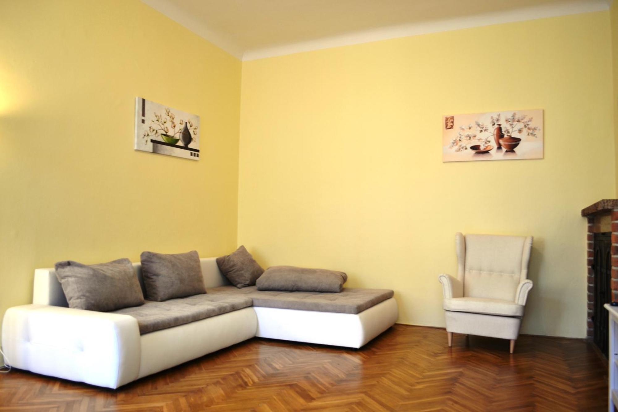 Sunflower 2Bdr Flat By Ruterra Prague Exterior photo