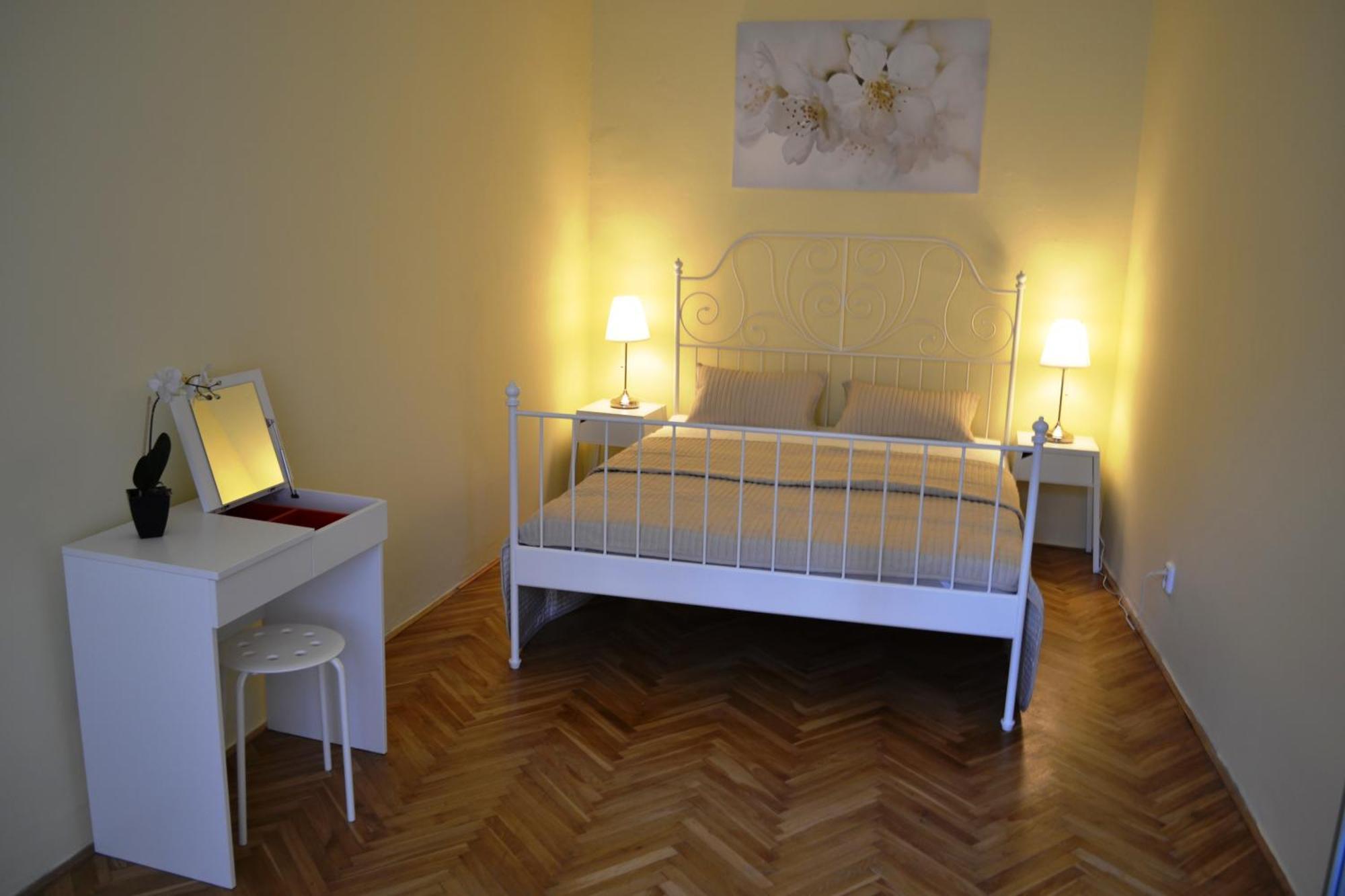 Sunflower 2Bdr Flat By Ruterra Prague Exterior photo