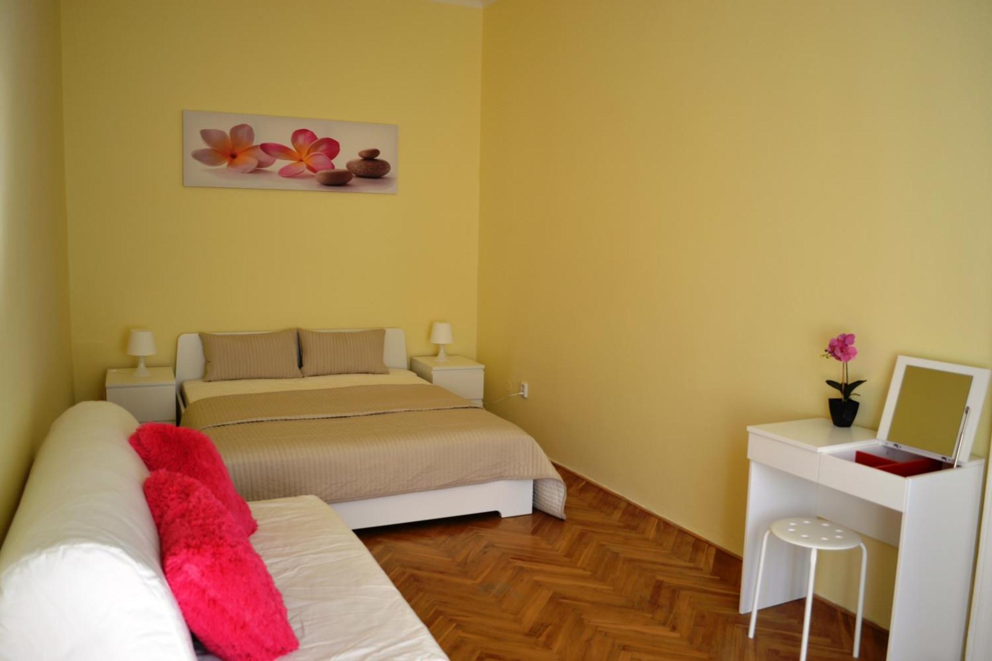 Sunflower 2Bdr Flat By Ruterra Prague Exterior photo